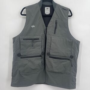 Men's Outdoor Adventure Vest in Gray